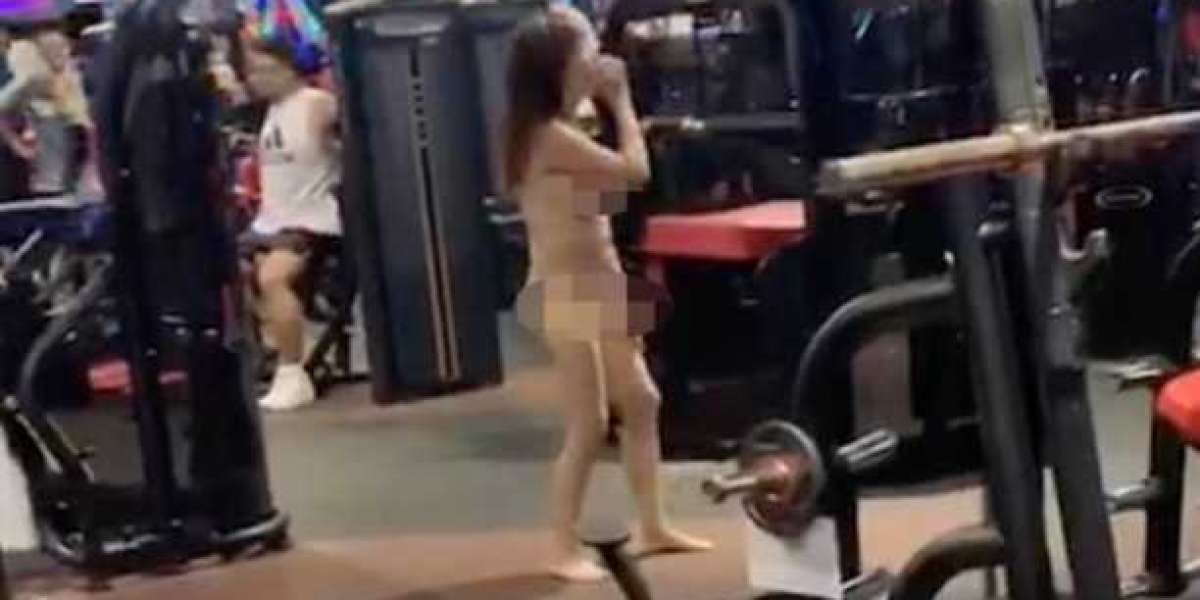 Woman strips completely naked in a gym after her cat was denied entry (video)