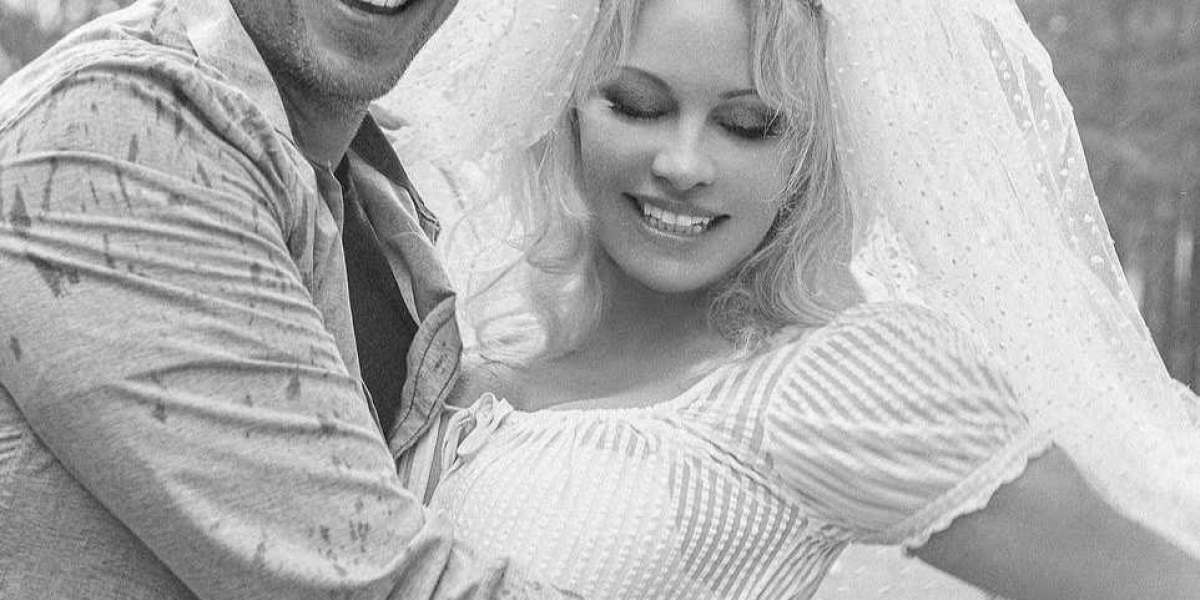 Pamela Anderson marries her bodyguard after falling in love with him during lockdown